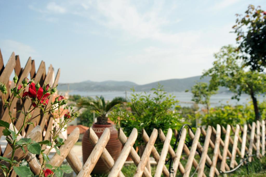 Triantafilia Guesthouse Агии Апостоли Екстериор снимка