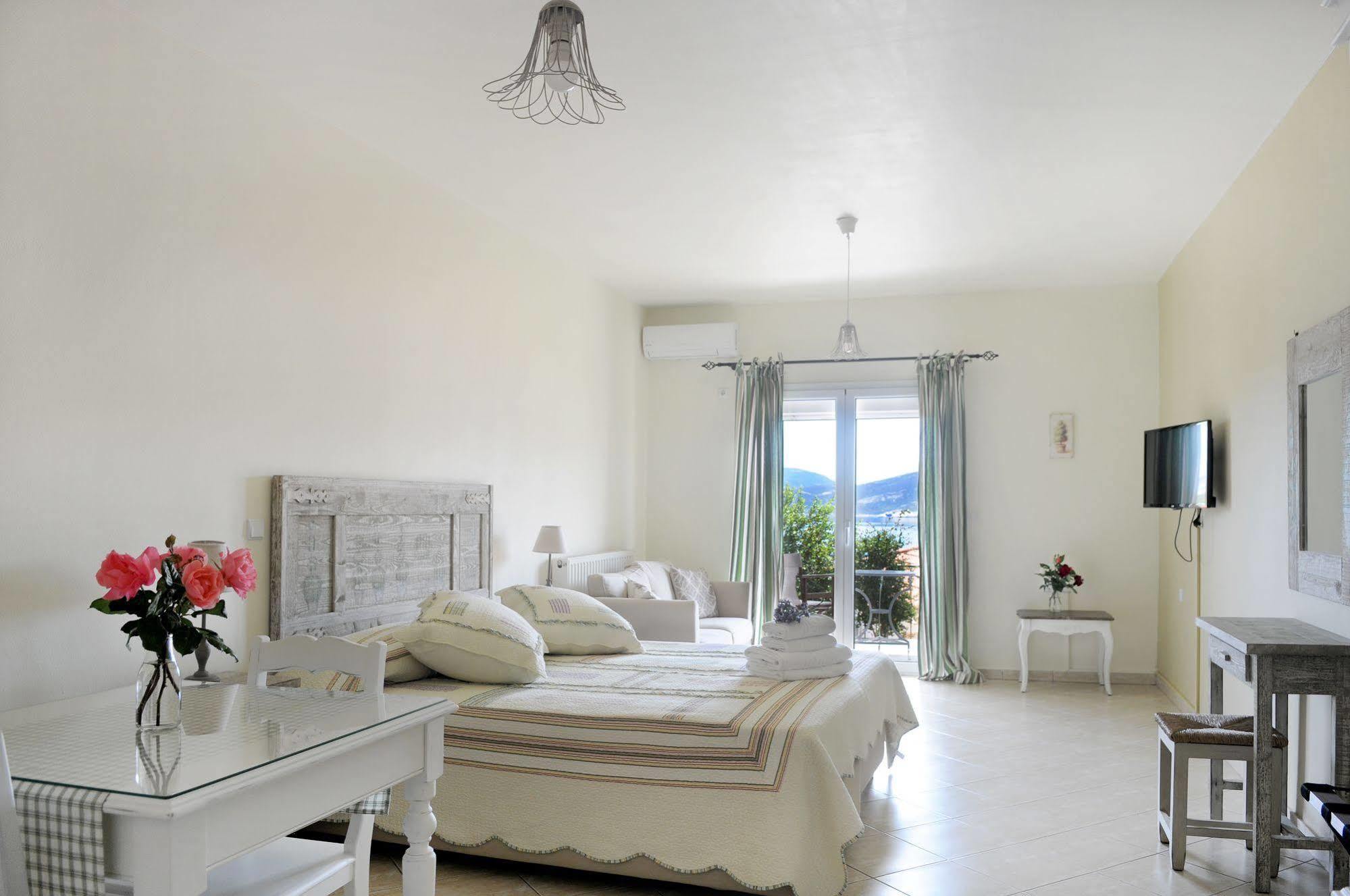 Triantafilia Guesthouse Агии Апостоли Екстериор снимка