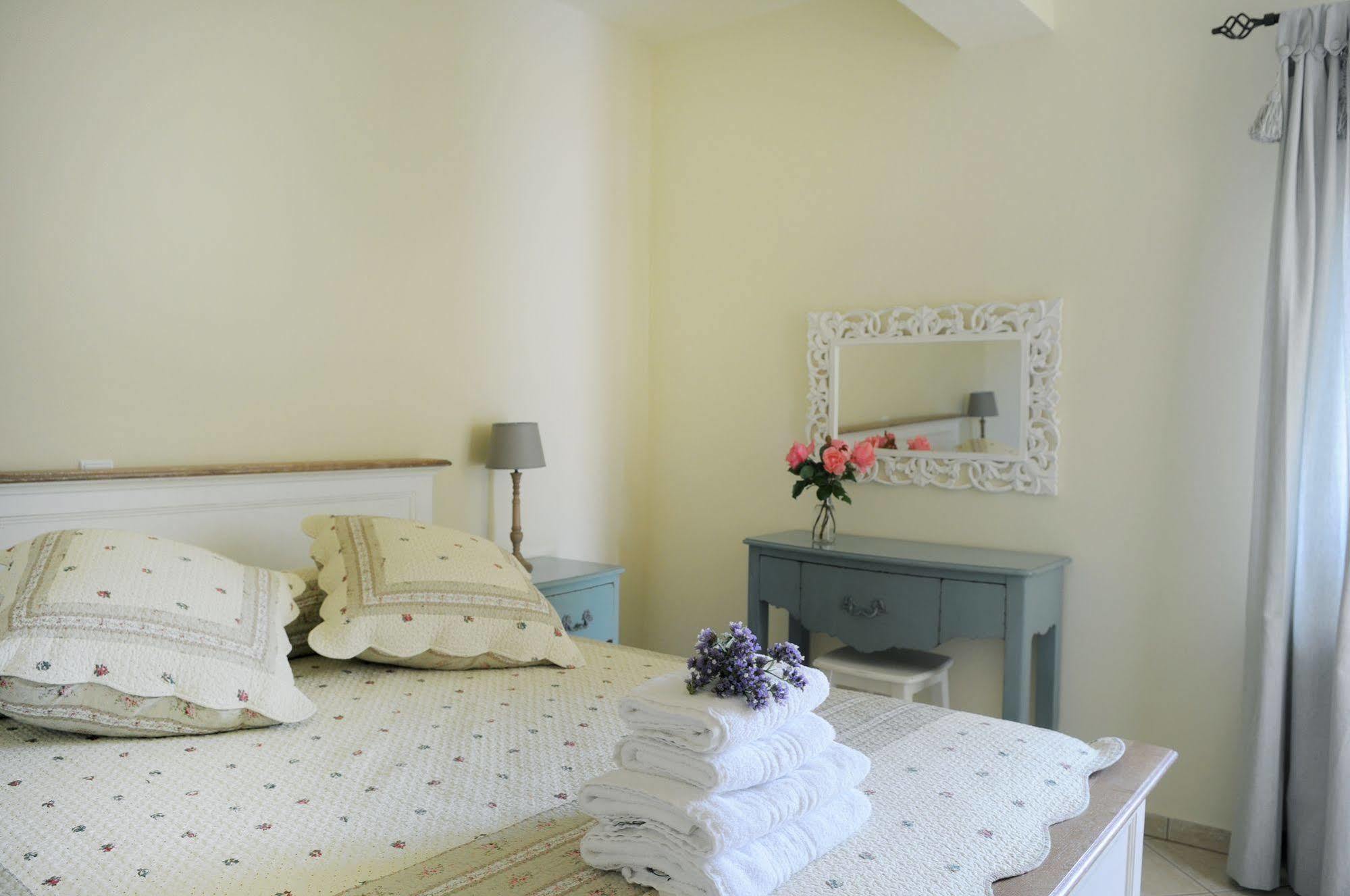 Triantafilia Guesthouse Агии Апостоли Екстериор снимка