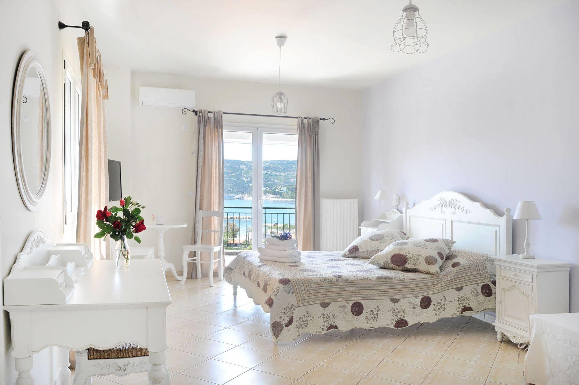 Triantafilia Guesthouse Агии Апостоли Екстериор снимка