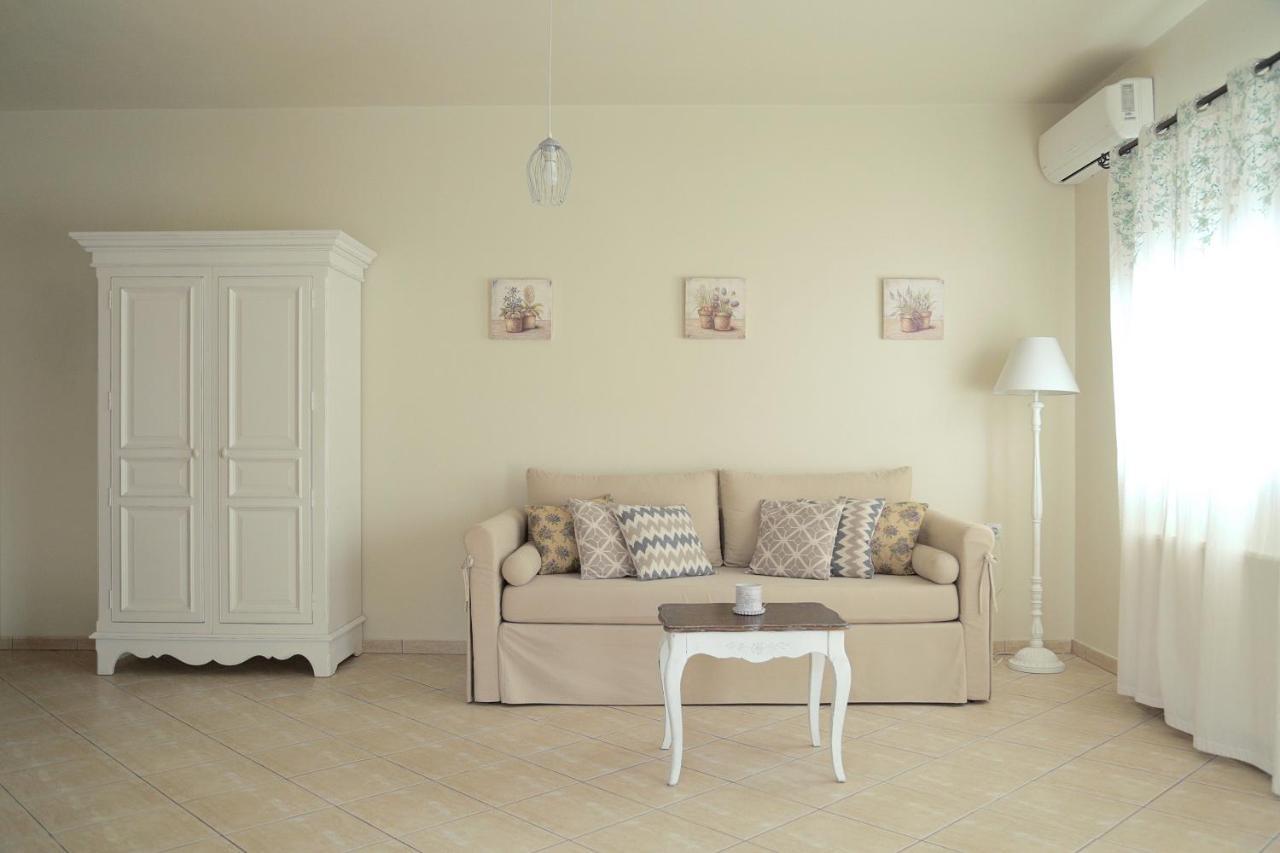 Triantafilia Guesthouse Агии Апостоли Екстериор снимка