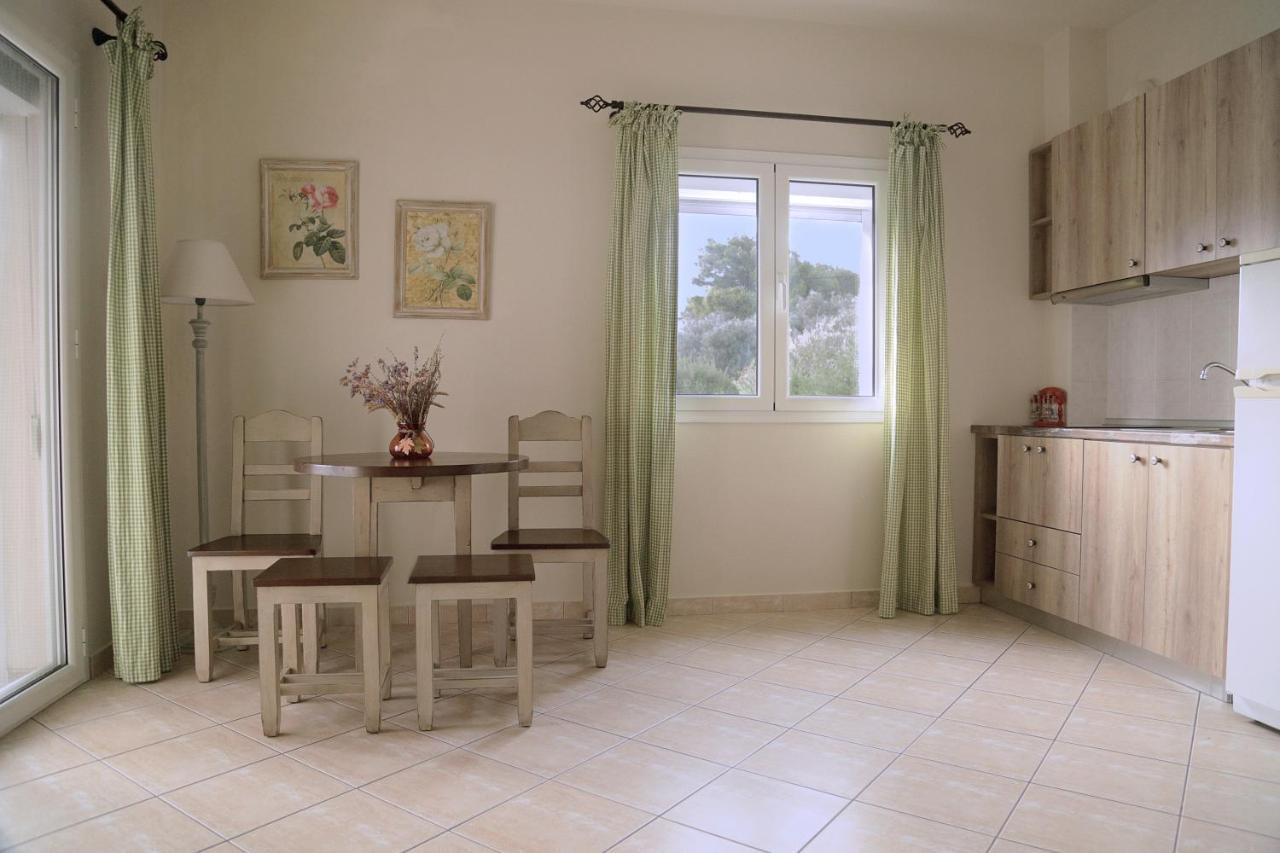 Triantafilia Guesthouse Агии Апостоли Екстериор снимка